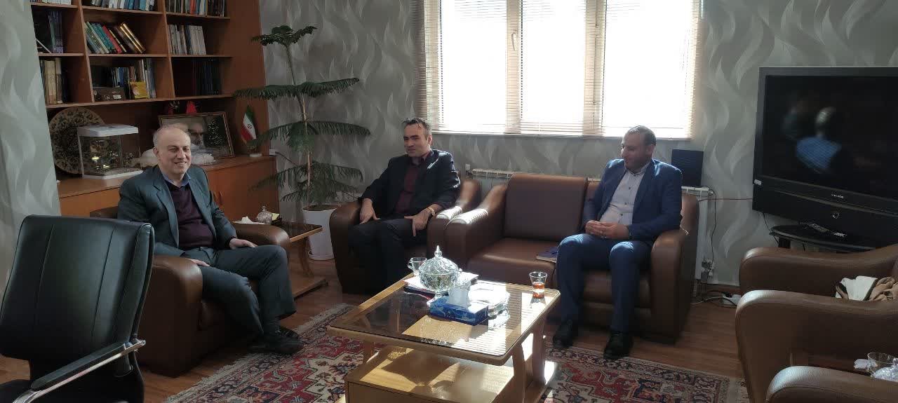 جلسه مدیرعامل شرکت توسعه معادن و صنایع معدنی کردستان با مدیرکل سازمان صنعت، معدن و تجارت، ریاست سازمان نظام مهندسی معدن و مدیرکل کمیته امداد استان کردستان