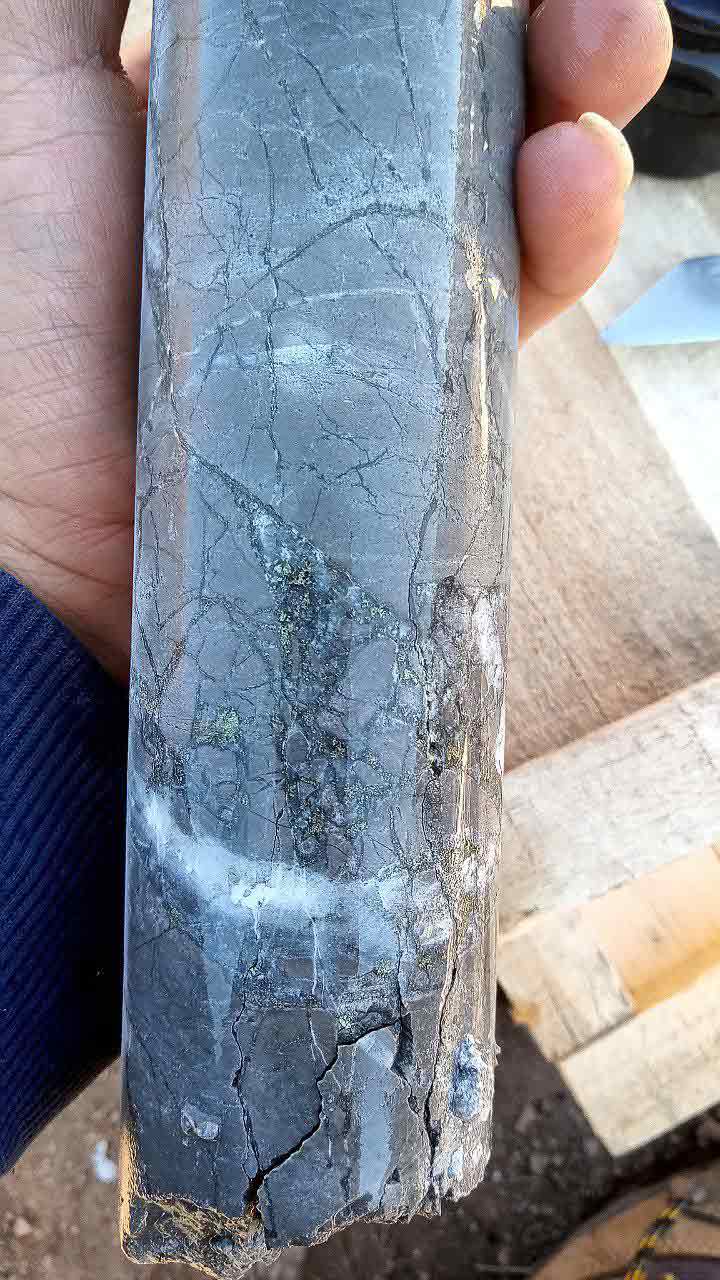 مغزه های معدنی شرکت توسعه معادن و صنایع معدنی کردستان کومیدکو